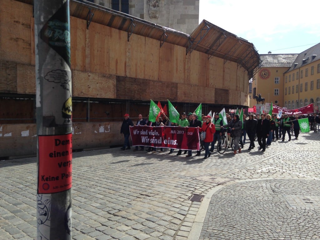 "Dem Schall einen Dämpfer verpassen!" - Falken-Protestaufkleber. Foto: om