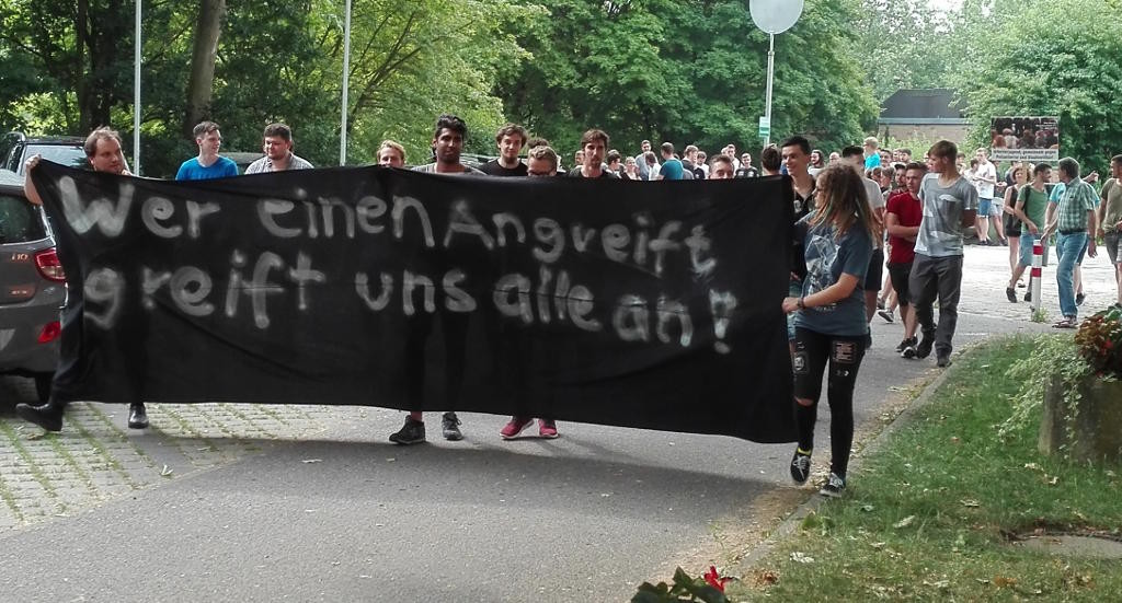 Demonstration am vergangenen Freitag auf dem Schulhof der Kerschensteiner Berufsschule. Foto: pm