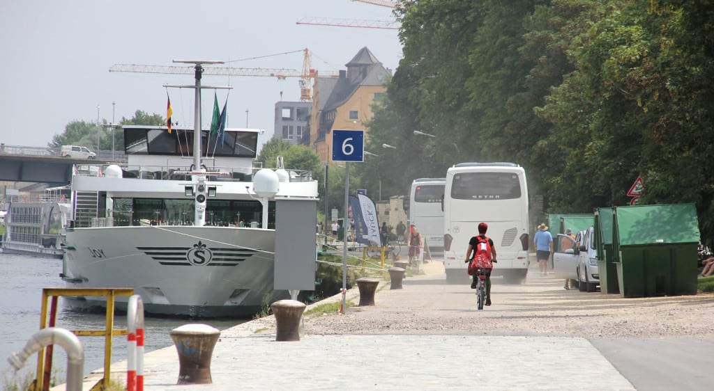 "Nicht mehr als 1.500 Kreuzfahrtschiffe pro Jahr", verspricht Bürgermeisterin Maltz-Schwarzfischer. Anwohnern in Ostnerwacht und Marina-Quartier ist das zuviel. Foto: Peter Burkes