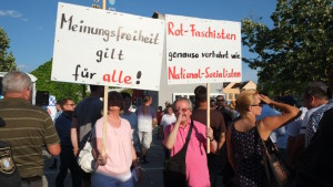 "Meinungsfreiheit" war auf zahlreichen AfD-transparenten zu lesen. Foto: Baumgärtner