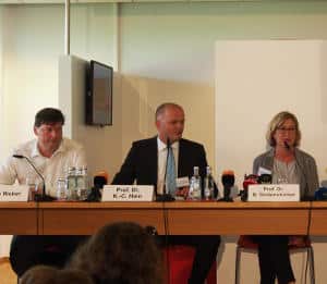 Dr. Barbara Seidenstücker (OTH Regensburg), Dr. Knud Hein (Hochschule Darmstadt) und Rechtsanwalt Ulrich Weber