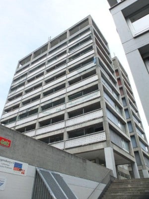 Das Hochhaus am Ernst-Reuter-Platz: "Rückbau ab Januar 2018". Foto: Herbert Baumgärtner