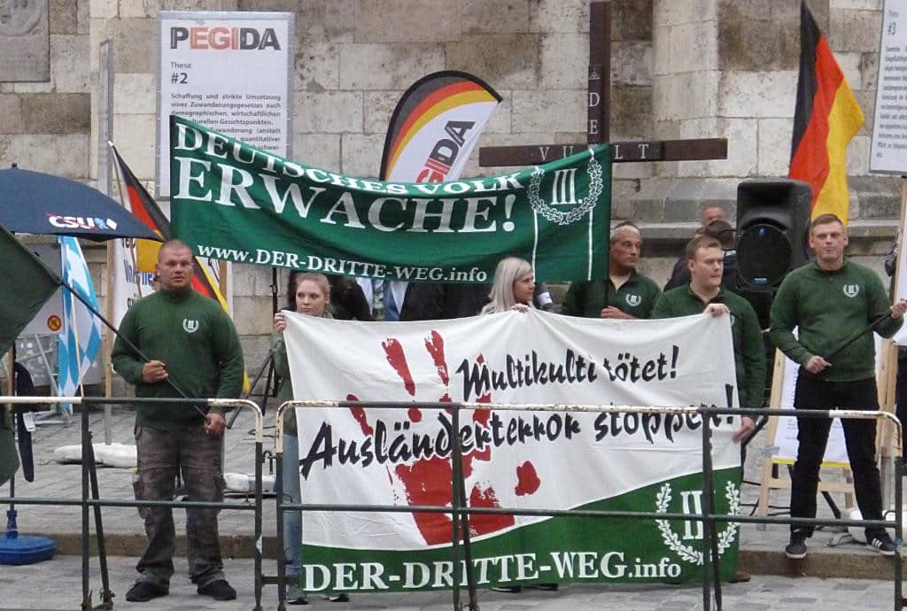 Ohne die Neonazispartei "Der III. Weg" wäre die Pegida-Kundgebung einstellig gewesen.