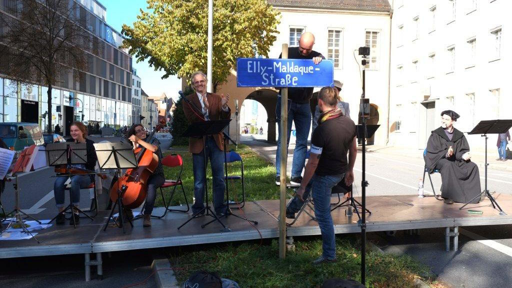 Symbolische Umbenennung am Sonntag. Foto: Herbert Baumgärtner