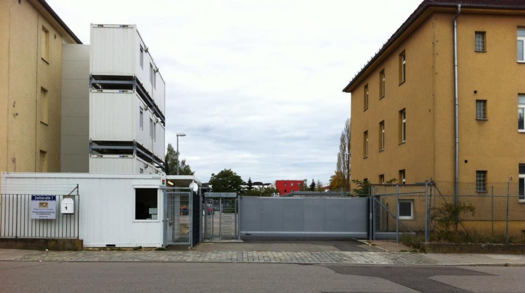 Aus der ursprünglichen Erstaufnahmeeinrichtung in der Zeißstraße ist mittlerweile ein "Transitzentrum" geworden. Foto: Archiv/ Weber