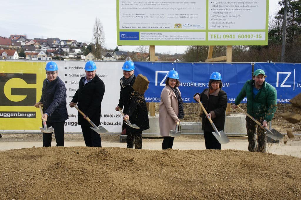 2017: Spatenstich für das "Quartierszentrum" am Brandlberg mit Bürgermeisterin Gertrud Maltz-Schwarzfischer.