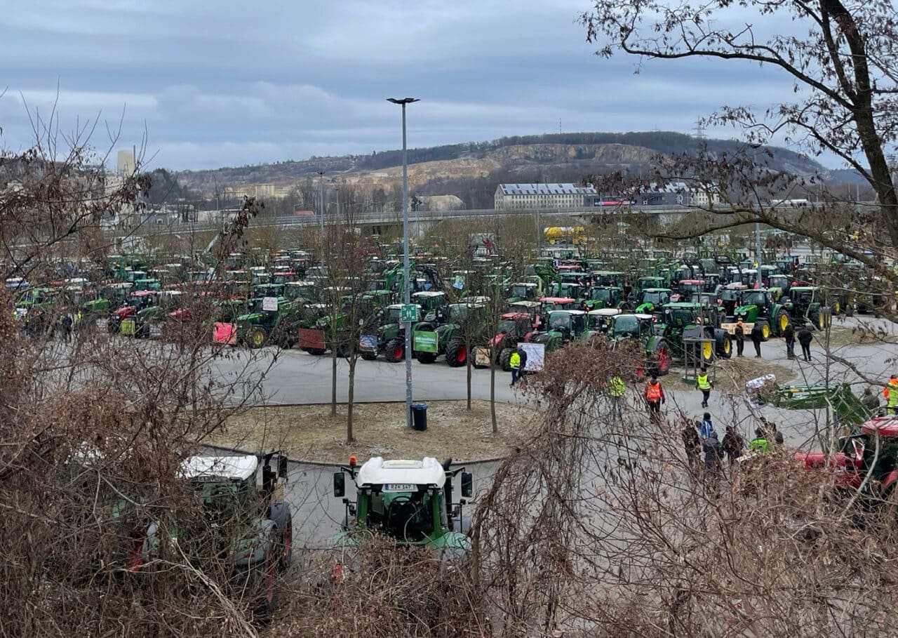 Bauernproteste: Traktoren mit Elektroantrieb - (wann) können sie